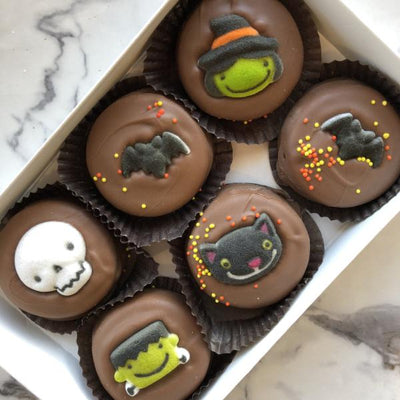 Handdipped Chocolate Oreo with Halloween Decorations